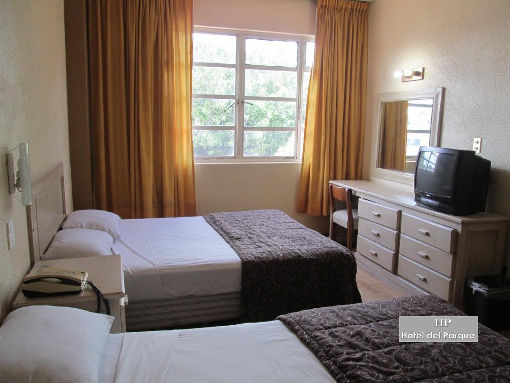 Hotel Del Parque Гвадалахара Экстерьер фото